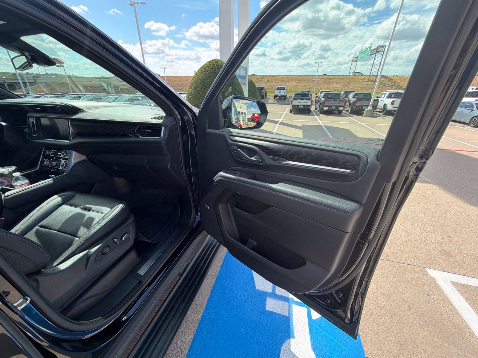 Used 2022 GMC Yukon XL Denali AWD/4WD image 21