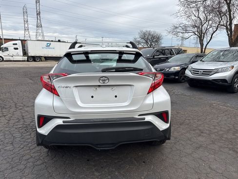 Used 2022 Toyota C-HR XLE image 5