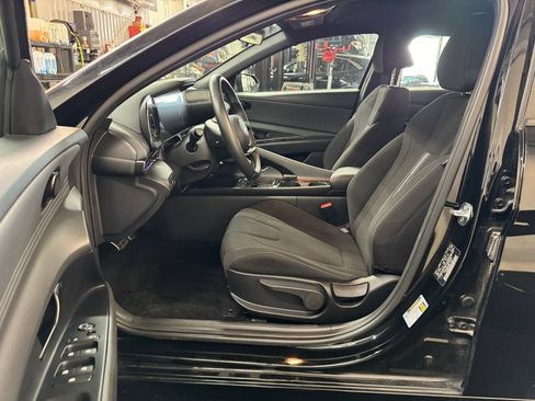 Used 2025 Hyundai Elantra SEL FWD image 16