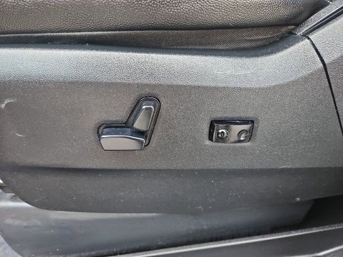 Used 2020 Dodge Grand Caravan SXT image 12