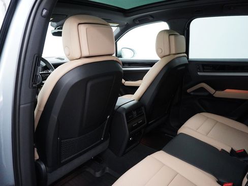 Certified 2026 Porsche Cayenne AWD/4WD image 15