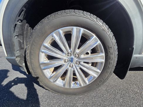 Used 2020 Ford Explorer Limited w/ Class III Trailer Tow Package image 9