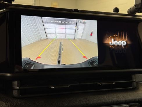 Used 2024 Jeep Gladiator Sport image 36