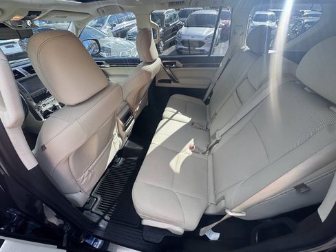 Used 2020 Lexus GX 460 Premium w/ Premium Package AWD/4WD image 28