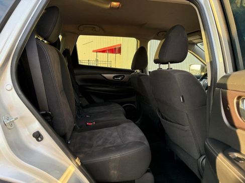 Used 2016 Nissan Rogue SV image 15