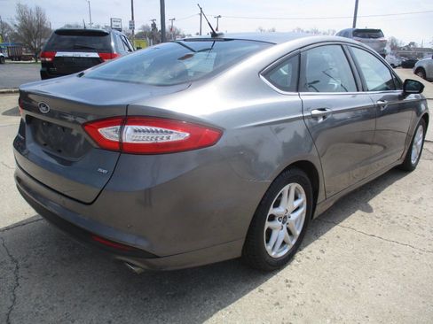 Used 2014 Ford Fusion SE image 6