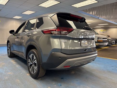 Used 2023 Nissan Rogue SV image 9