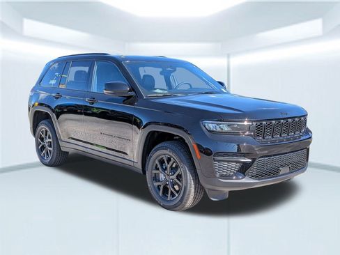 New 2025 Jeep Grand Cherokee Altitude image 9