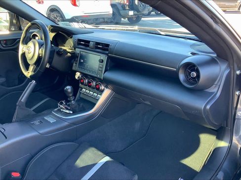 Used 2023 Toyota GR86 Premium image 16