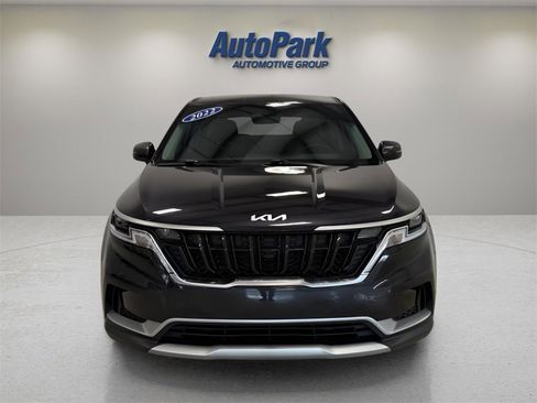 Used 2022 Kia Carnival LX image 2