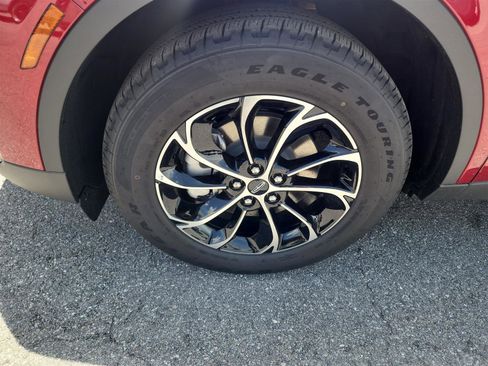 New 2025 Lincoln Nautilus Premier image 9