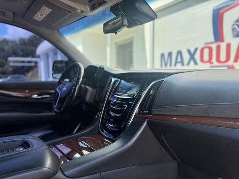 Used 2019 Cadillac Escalade ESV Luxury AWD/4WD image 49