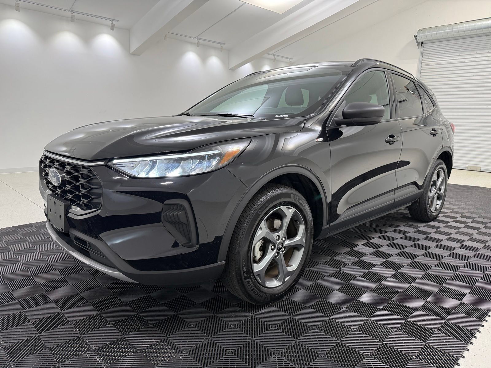 Used 2025 Ford Escape ST-Line AWD/4WD image 3