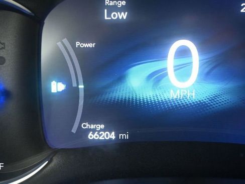 Used 2023 Chrysler Pacifica Touring-L image 12