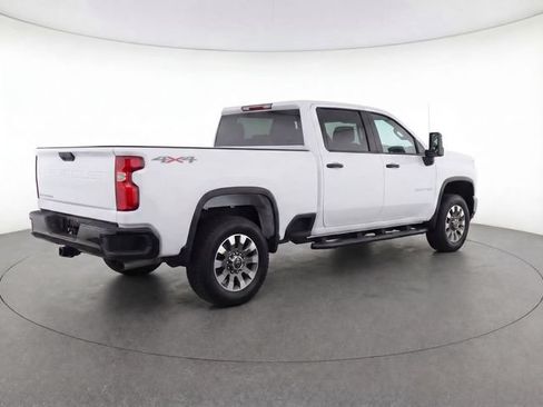 Used 2021 Chevrolet Silverado 2500 Custom w/ Custom Value Package AWD/4WD image 7