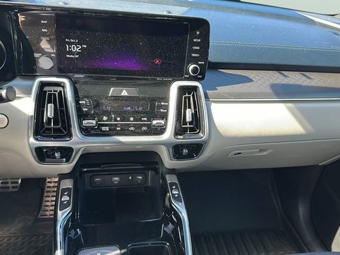 Used 2023 Kia Sorento SX Prestige image 21