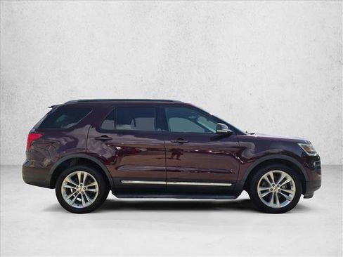 Used 2019 Ford Explorer XLT w/ Equipment Group 202A FWD image 4