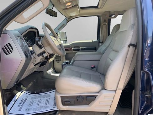 Used 2010 Ford F250 Lariat image 2