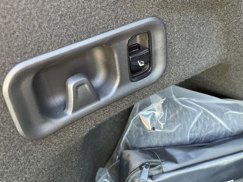 New 2026 Mercedes-Benz E 350 4MATIC Sedan image 10