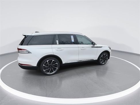 New 2026 Lincoln Aviator Reserve image 8