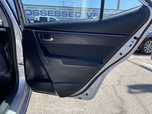 Used 2018 Toyota Corolla LE image 19