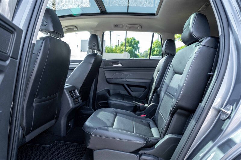 Used 2021 Volkswagen Atlas SE w/ Panoramic Sunroof Package FWD image 17