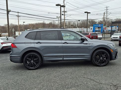 Used 2022 Volkswagen Tiguan SE R-Line image 7