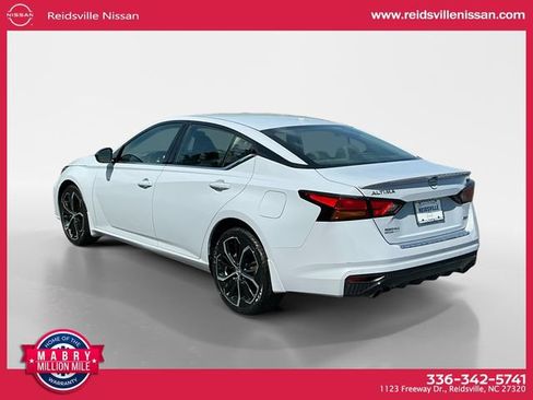 Used 2023 Nissan Altima 2.5 SR AWD/4WD image 4