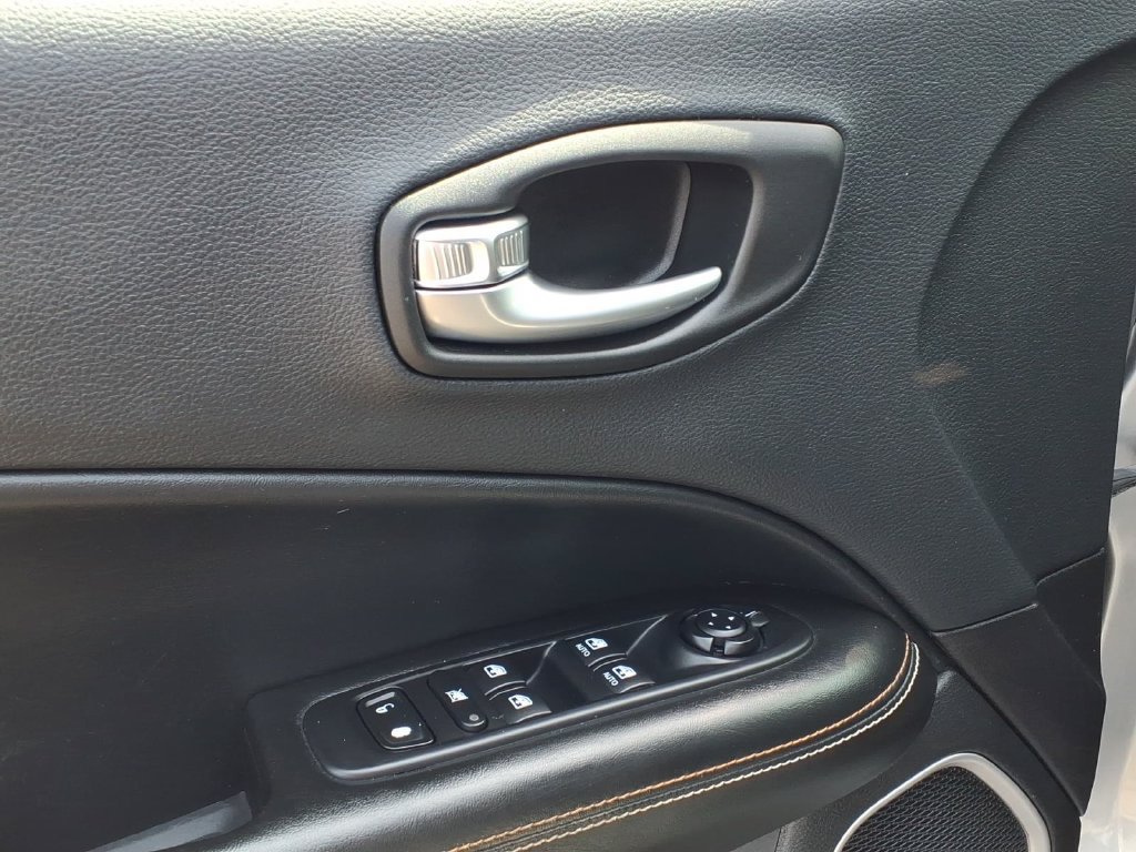 Used 2018 Jeep Compass Latitude AWD/4WD image 4