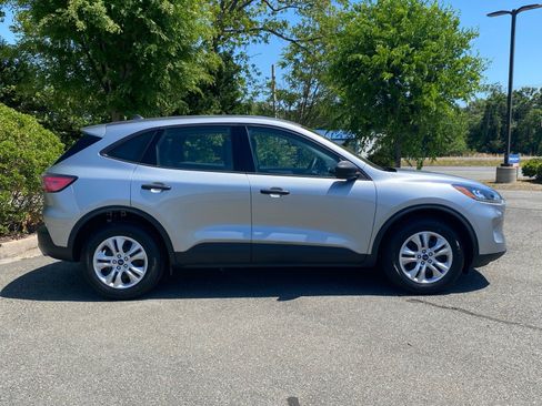 Used 2022 Ford Escape S AWD/4WD image 3