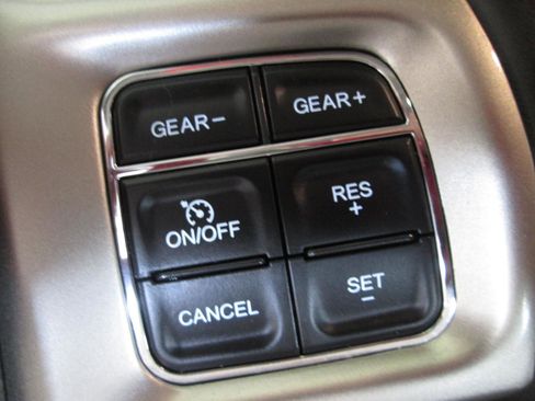 Used 2018 RAM 1500 Laramie w/ Convenience Group AWD/4WD image 34