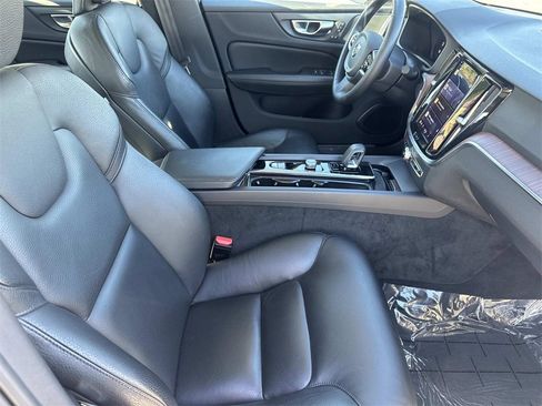Used 2024 Volvo S60 B5 Plus image 28