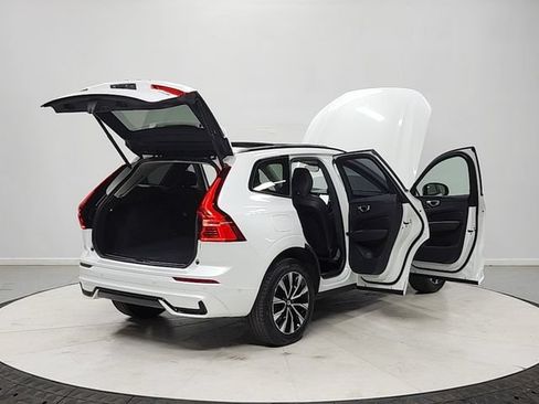 Used 2025 Volvo XC60 B5 Plus AWD/4WD image 15