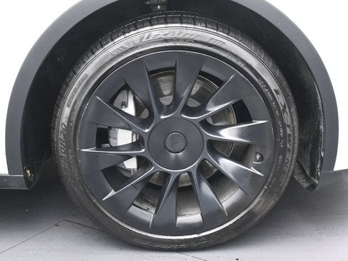 Used 2023 Tesla Model Y Long Range AWD/4WD image 31