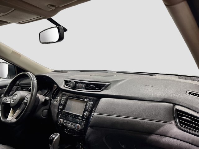 Used 2017 Nissan Rogue SV AWD/4WD image 17