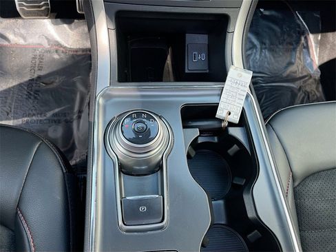 Used 2024 Ford Edge ST-Line image 16