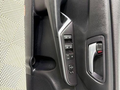 Used 2015 Toyota Camry LE image 11