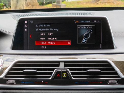 Used 2019 BMW 750i xDrive w/ Executive Package image 26