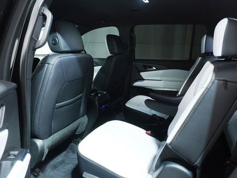 Used 2025 Chevrolet Traverse High Country AWD/4WD image 15