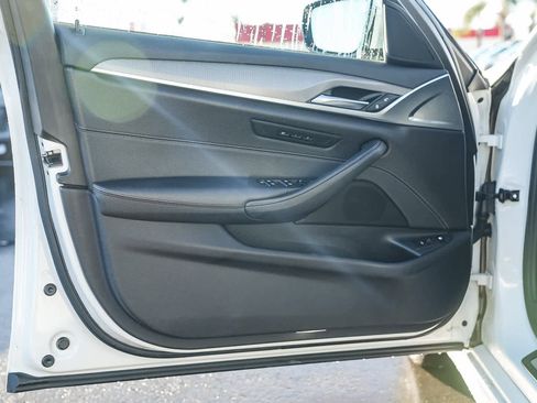 Used 2018 BMW 530e w/ M Sport Package 2 image 19