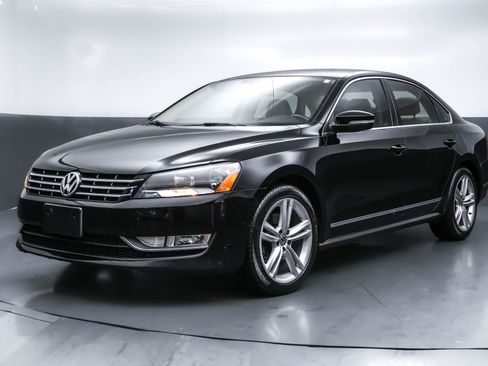 Used 2013 Volkswagen Passat TDI SEL Premium image 1