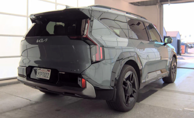 Used 2024 Kia EV9 GT-Line AWD/4WD image 3