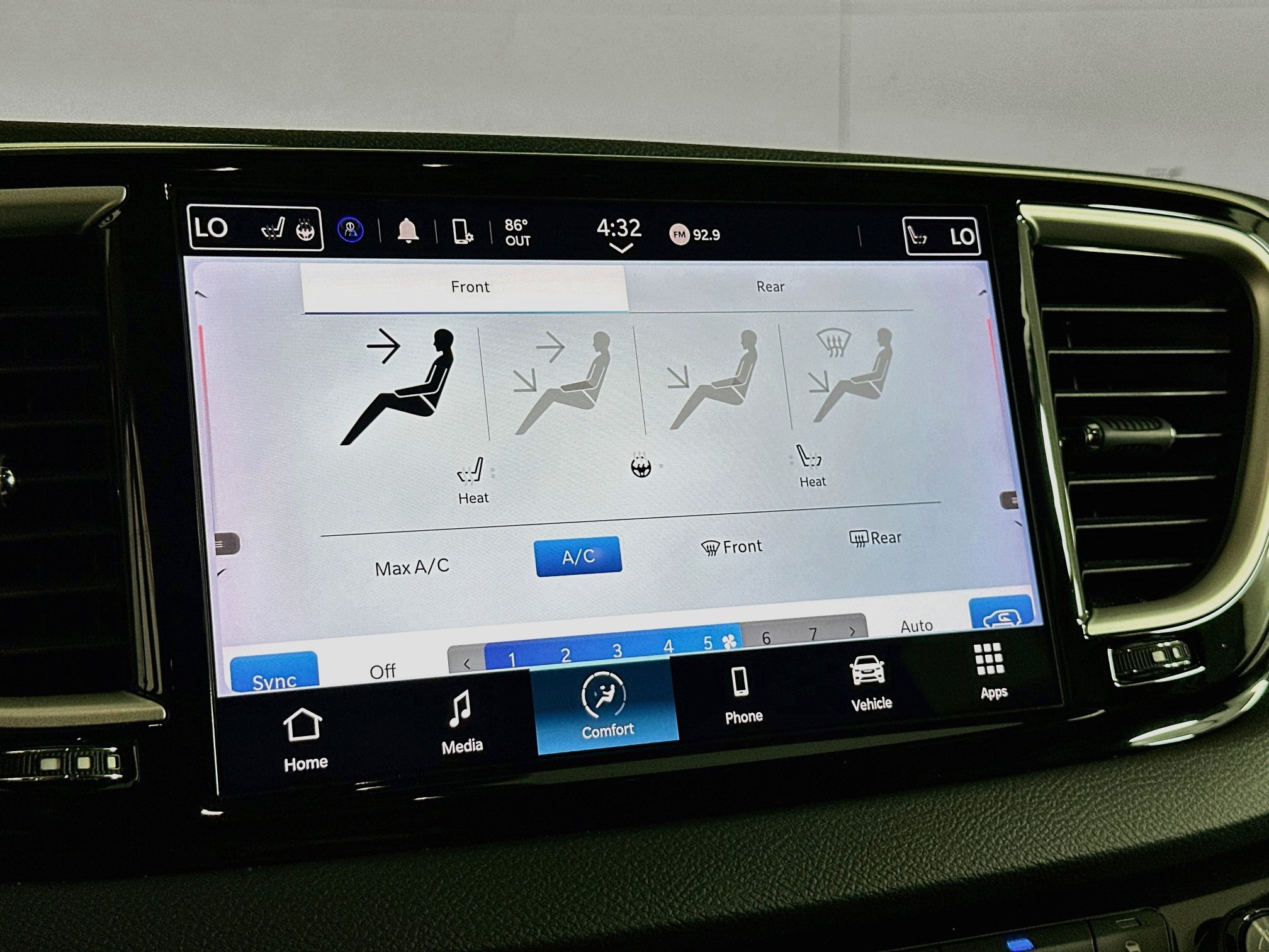 Used 2024 Chrysler Pacifica Touring-L FWD image 22