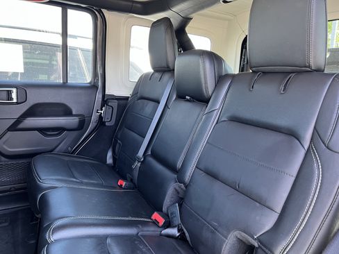 Used 2020 Jeep Wrangler Unlimited Sahara image 34