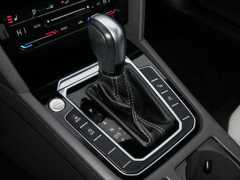 Certified 2023 Volkswagen Arteon SEL Premium image 24