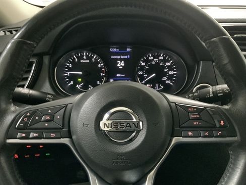 Used 2018 Nissan Rogue SV w/ Premium Package AWD/4WD image 25