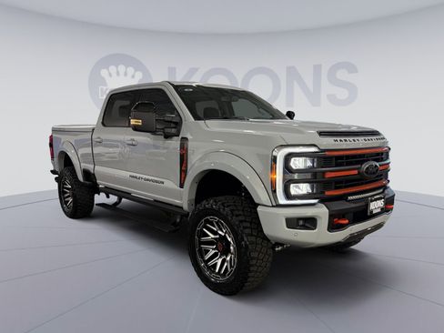New 2026 Ford F250 Lariat w/ Black Appearance Package image 10