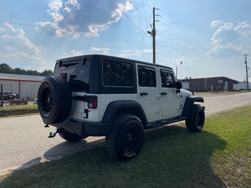 Used 2015 Jeep Wrangler Unlimited Sport w/ Quick Order Package 24S AWD/4WD image 5