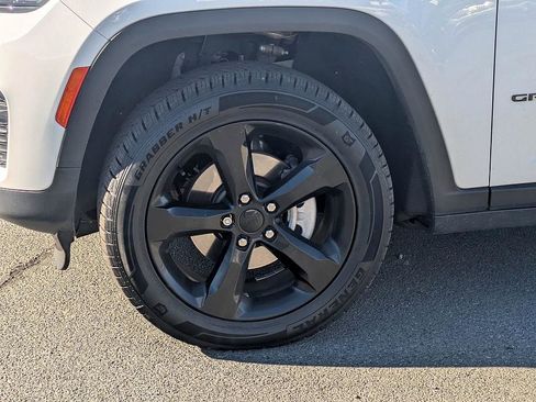 Used 2023 Jeep Grand Cherokee Altitude image 10