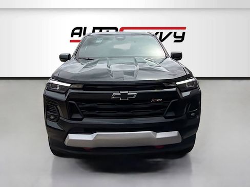 Used 2025 Chevrolet Colorado Z71 w/ Technology Package AWD/4WD image 2